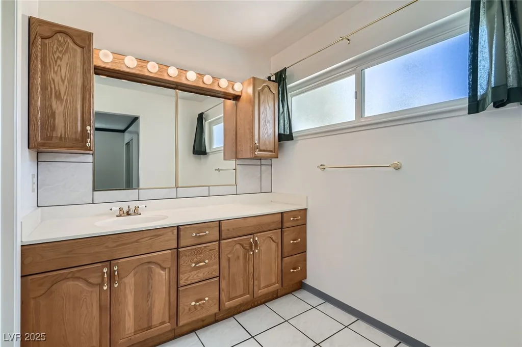 7704 Peacock, Las Vegas, NV 89145