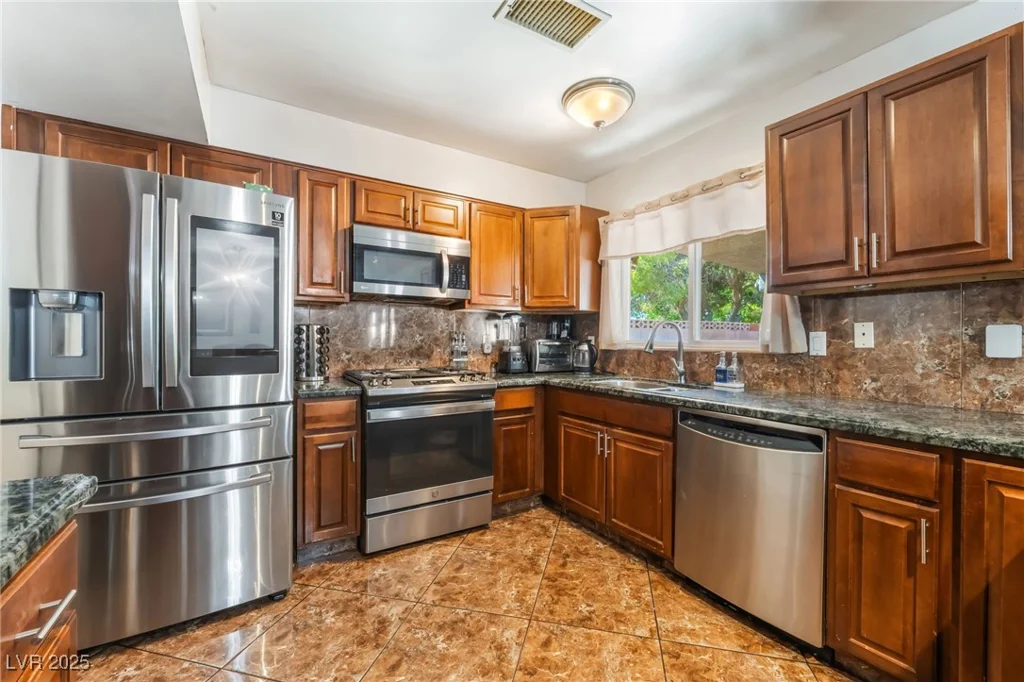 170 Palisade, Las Vegas, NV 89110