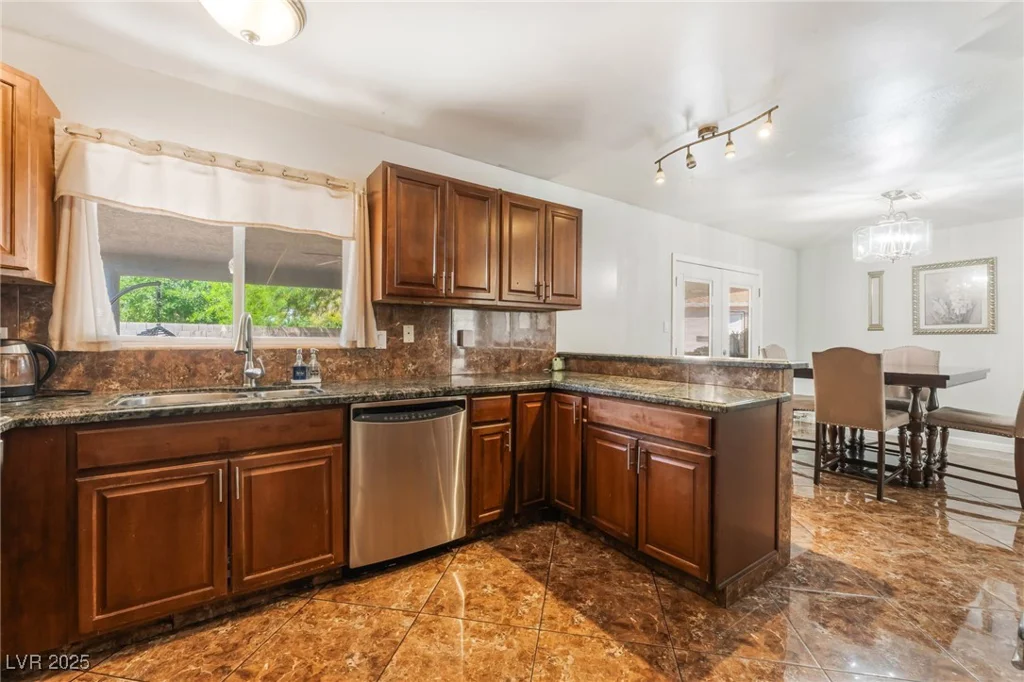 170 Palisade, Las Vegas, NV 89110