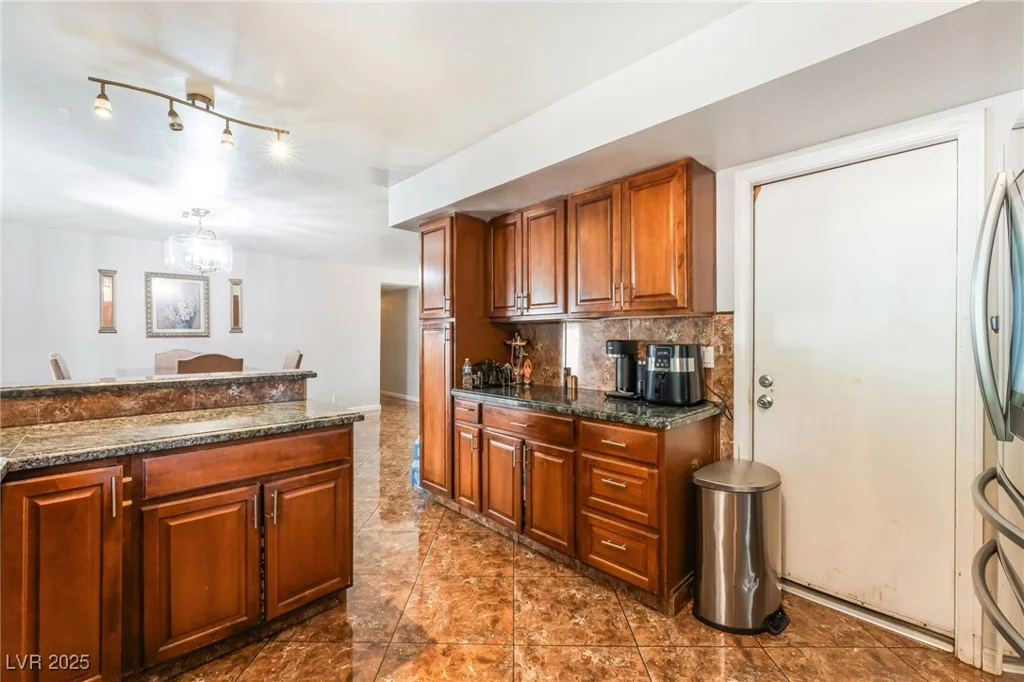 170 Palisade, Las Vegas, NV 89110