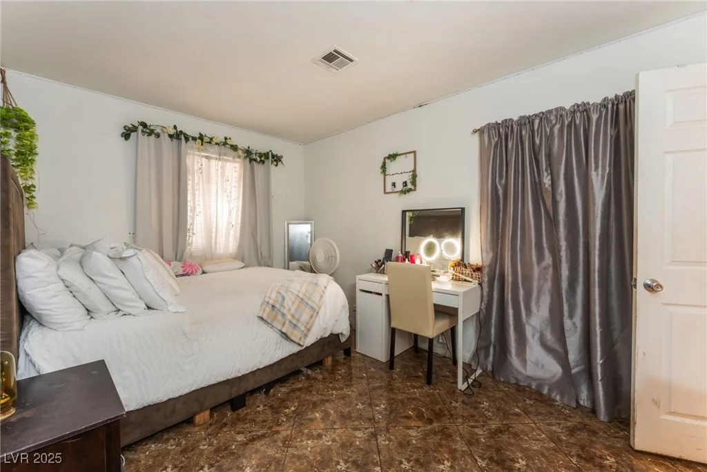 170 Palisade, Las Vegas, NV 89110