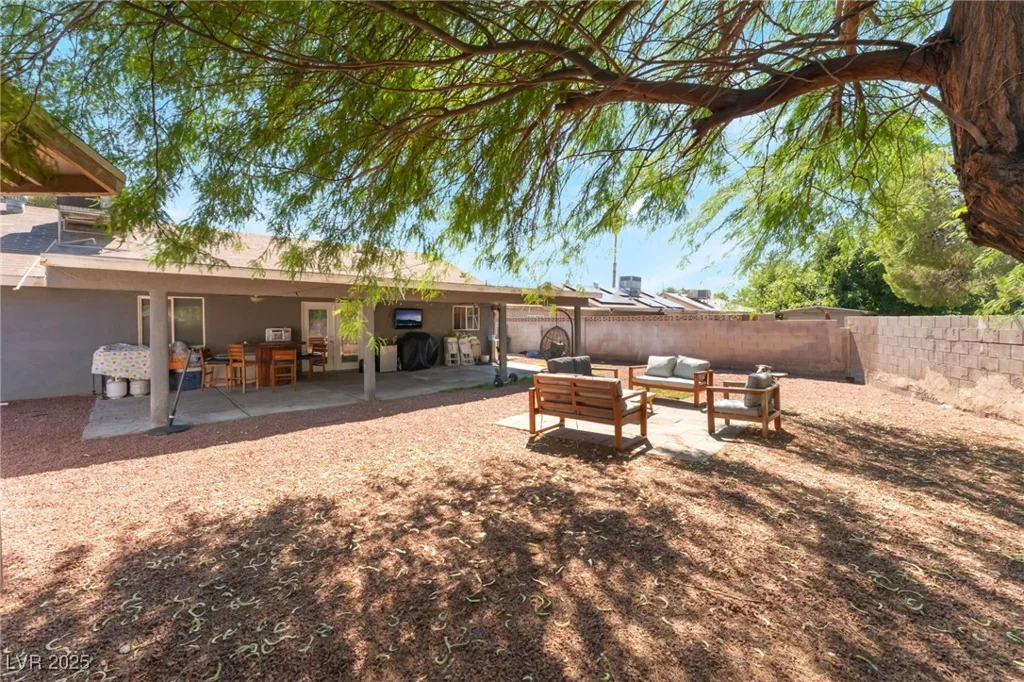 170 Palisade, Las Vegas, NV 89110