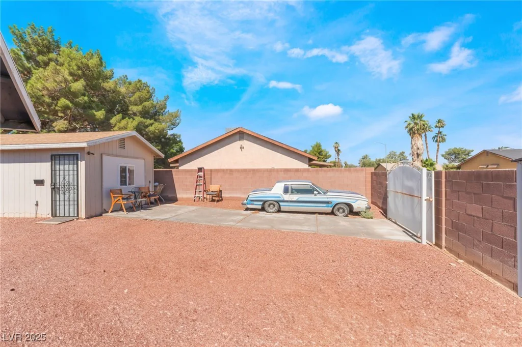 170 Palisade, Las Vegas, NV 89110
