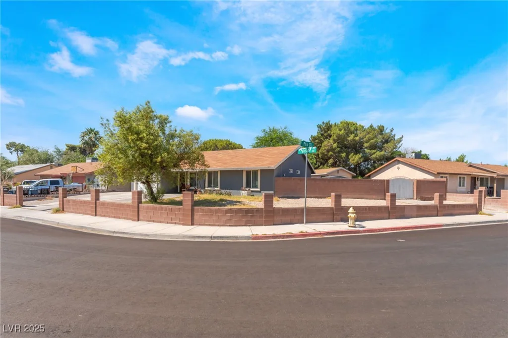 170 Palisade, Las Vegas, NV 89110