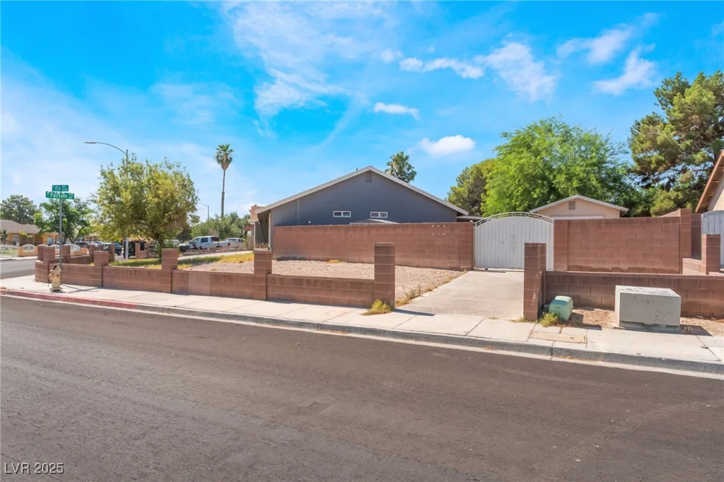 170 Palisade, Las Vegas, NV 89110