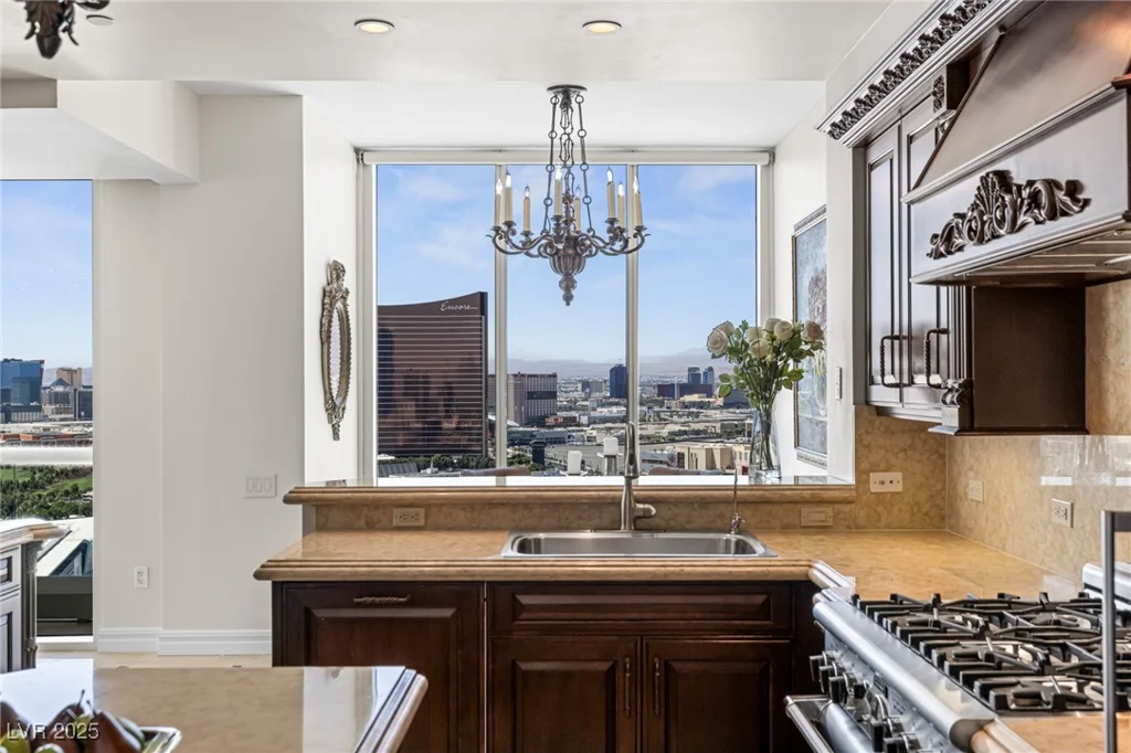 2747 Paradise, Las Vegas, NV 89109
