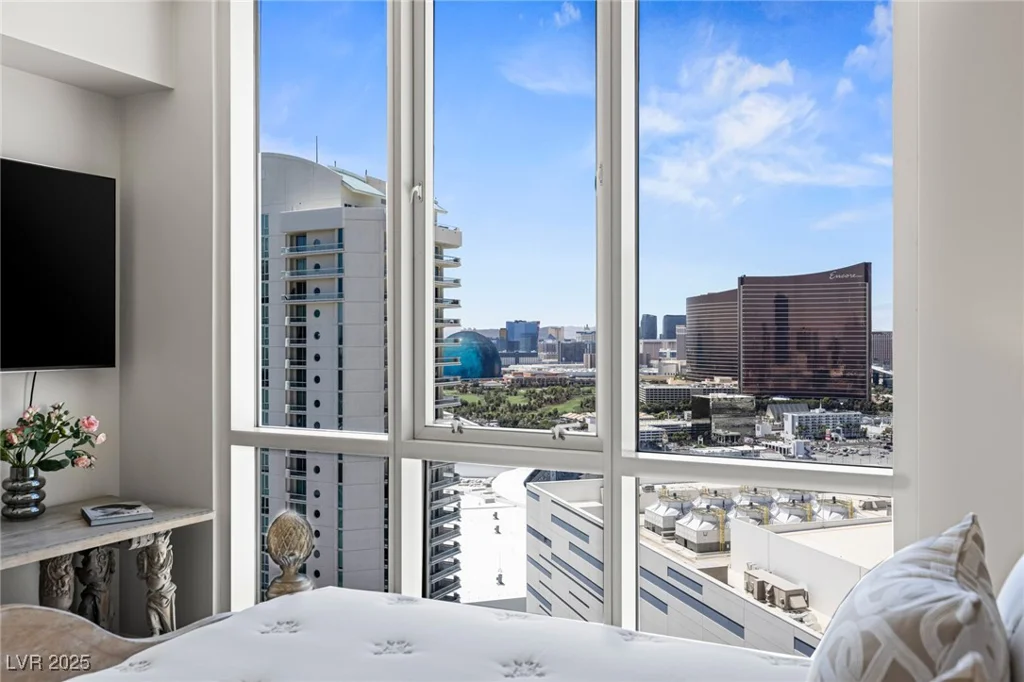 2747 Paradise, Las Vegas, NV 89109