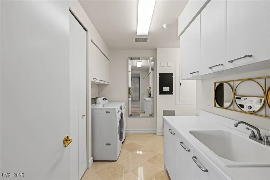 2747 Paradise, Las Vegas, NV 89109