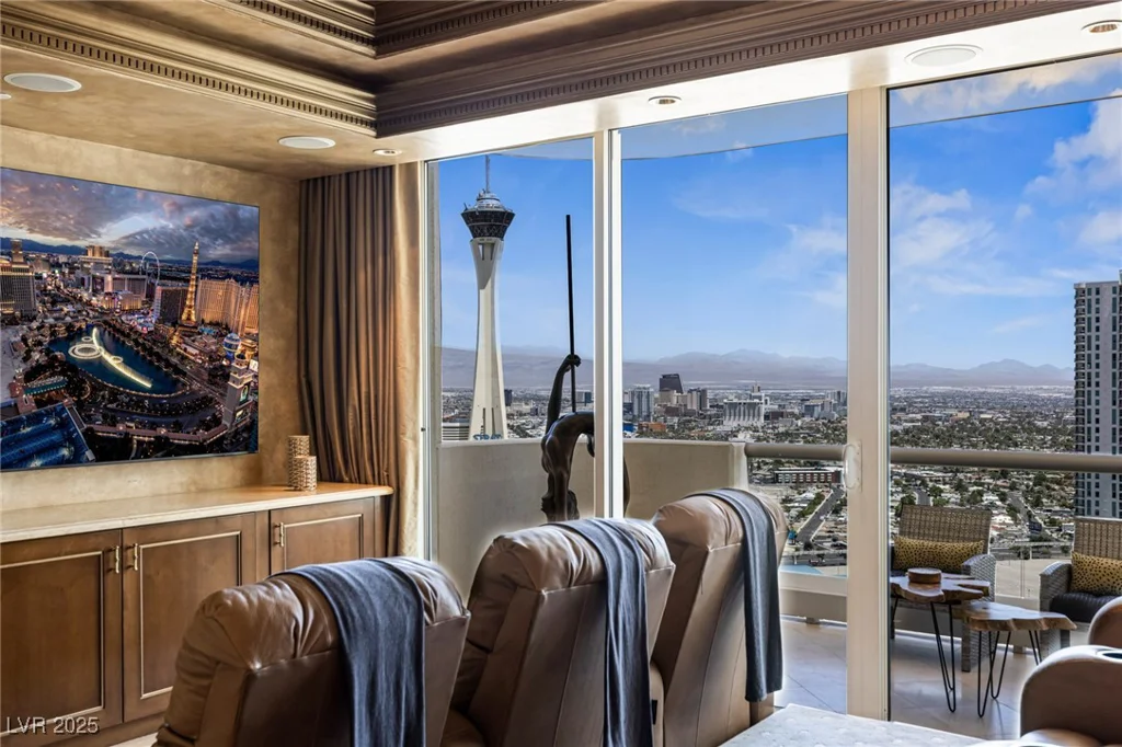 2747 Paradise, Las Vegas, NV 89109