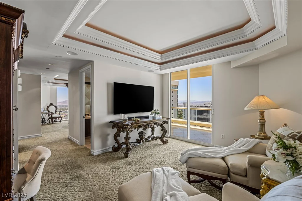 2747 Paradise, Las Vegas, NV 89109