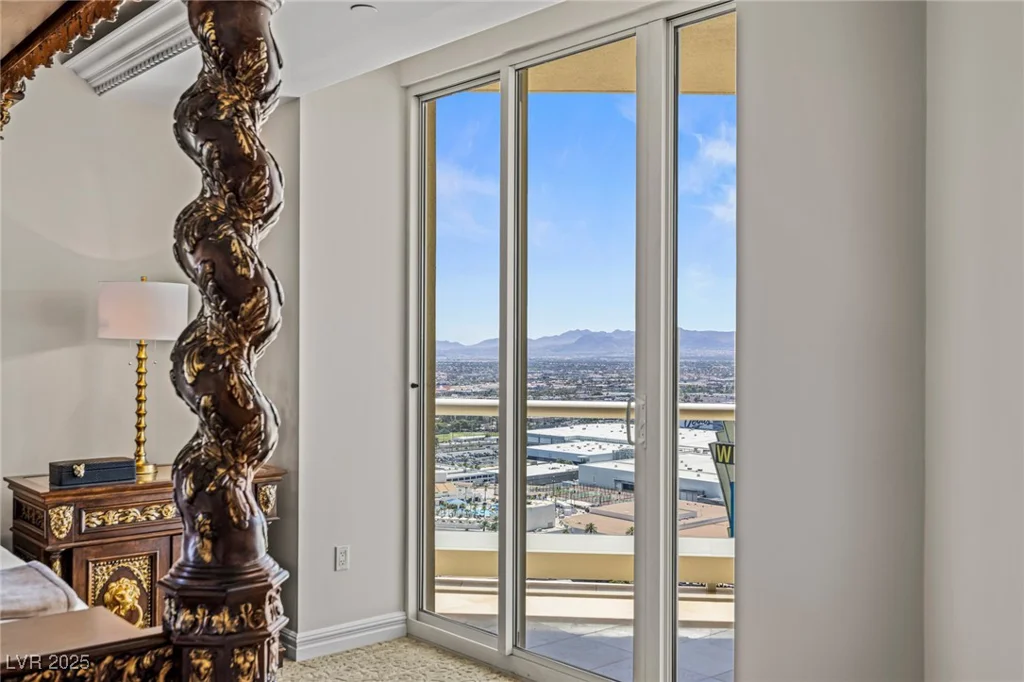 2747 Paradise, Las Vegas, NV 89109