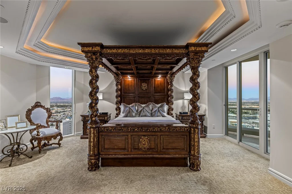2747 Paradise, Las Vegas, NV 89109