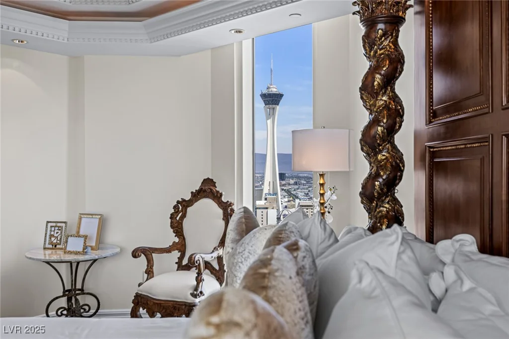2747 Paradise, Las Vegas, NV 89109