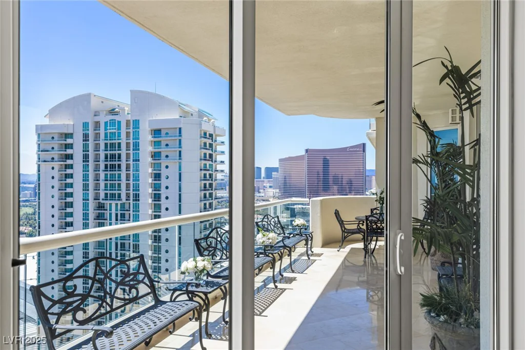 2747 Paradise, Las Vegas, NV 89109