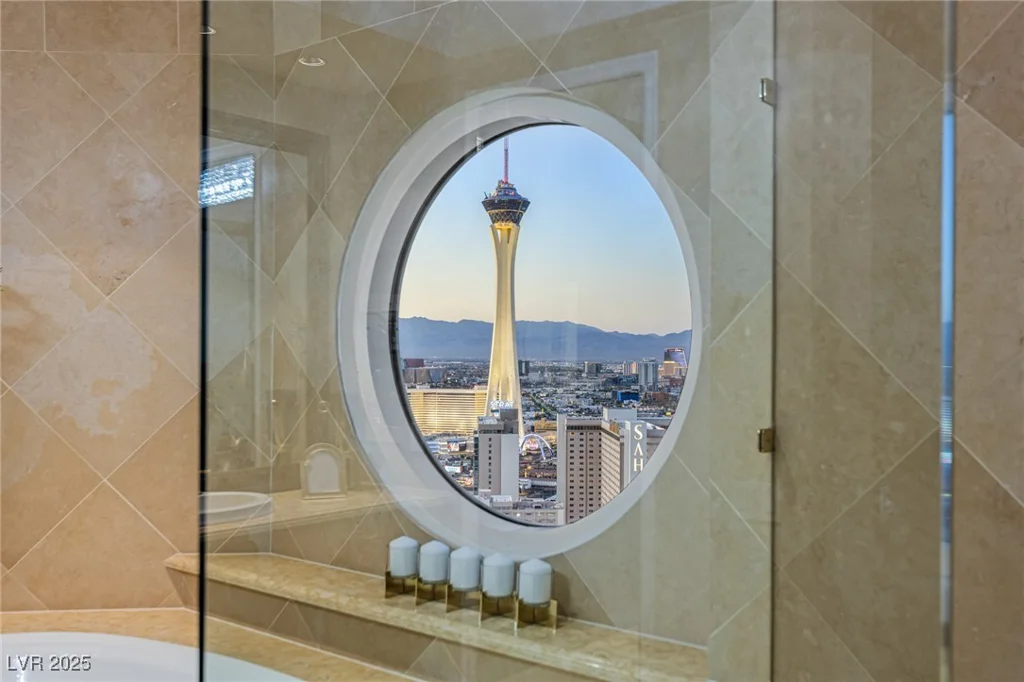 2747 Paradise, Las Vegas, NV 89109