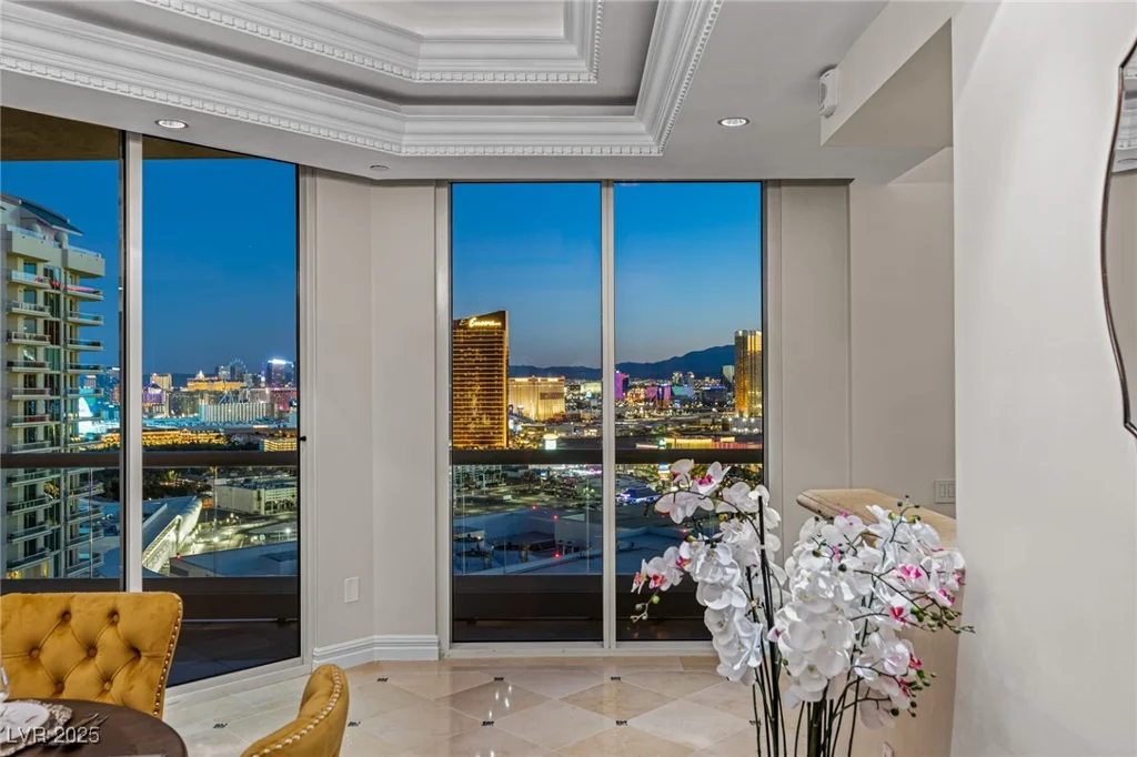 2747 Paradise, Las Vegas, NV 89109