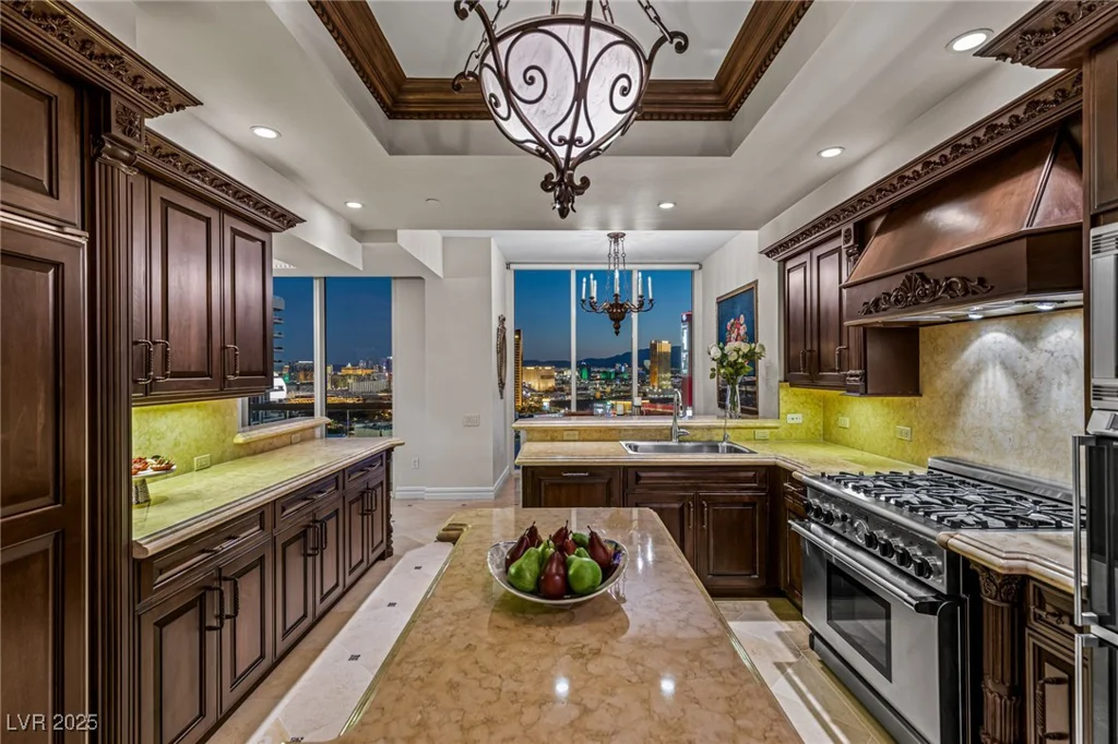 2747 Paradise, Las Vegas, NV 89109