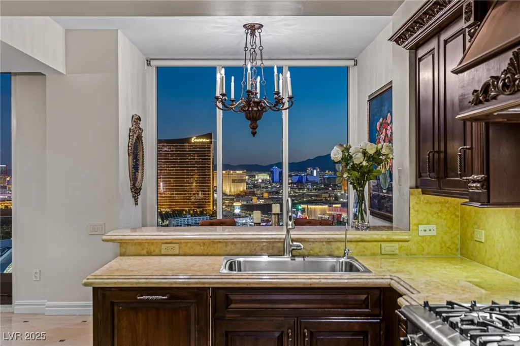 2747 Paradise, Las Vegas, NV 89109