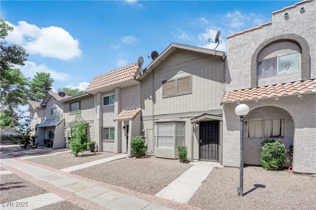 867 Flagstone, Las Vegas, NV 89110