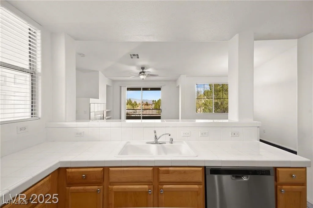 913 Duckhorn, Las Vegas, NV 89144
