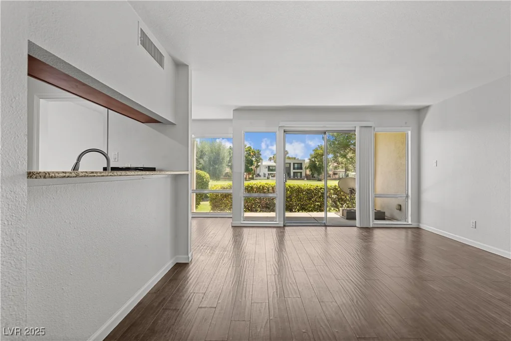 745 Oakmont, Las Vegas, NV 89109