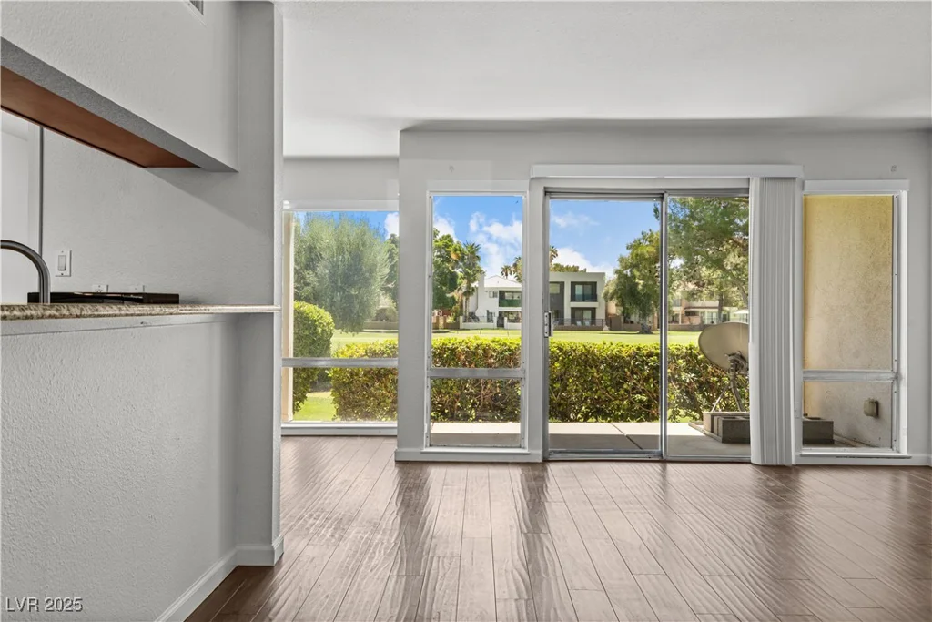 745 Oakmont, Las Vegas, NV 89109