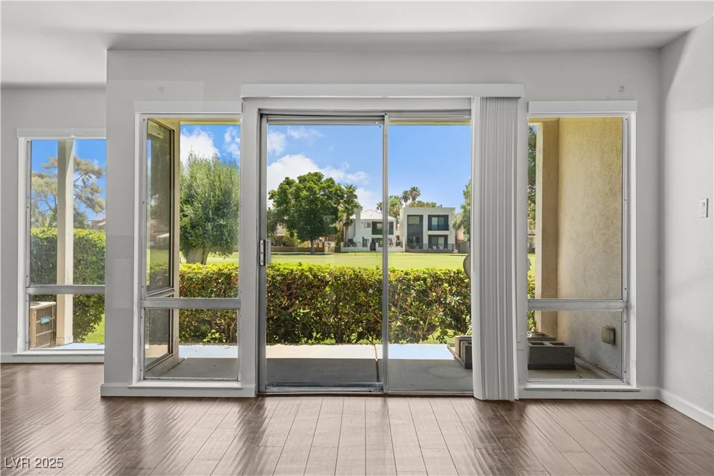 745 Oakmont, Las Vegas, NV 89109