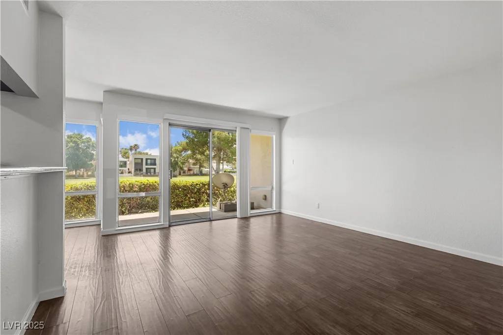 745 Oakmont, Las Vegas, NV 89109