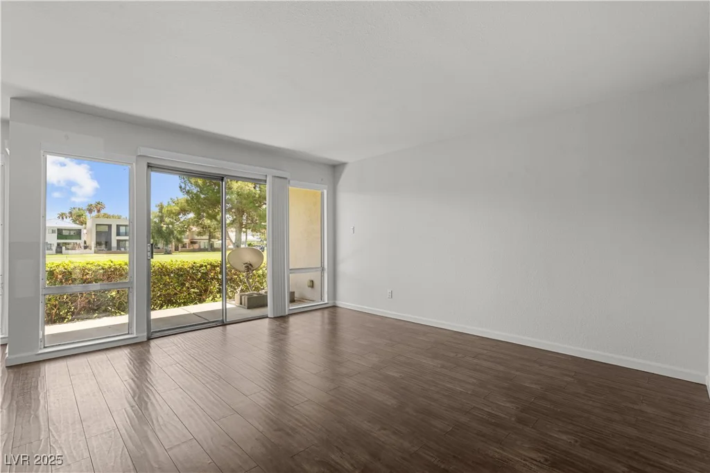 745 Oakmont, Las Vegas, NV 89109