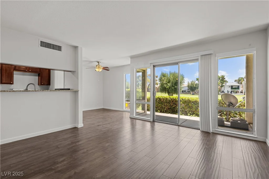 745 Oakmont, Las Vegas, NV 89109