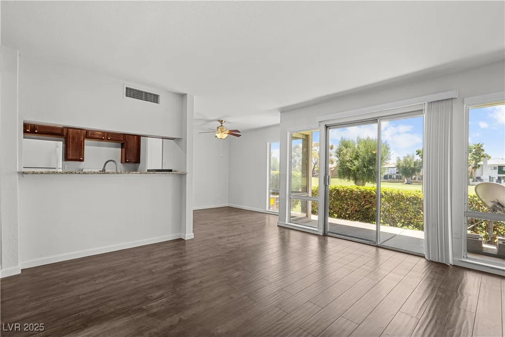 745 Oakmont, Las Vegas, NV 89109