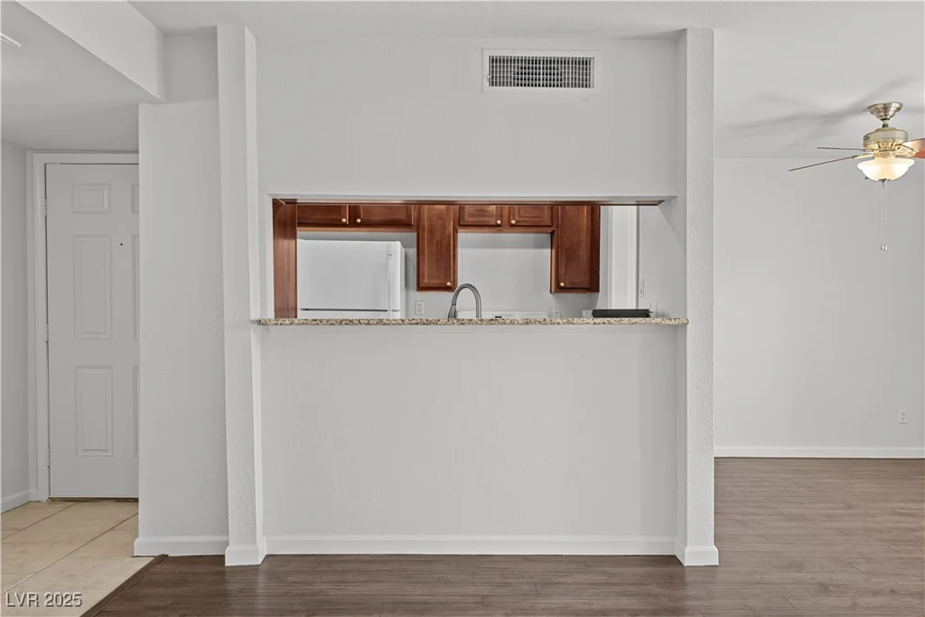 745 Oakmont, Las Vegas, NV 89109