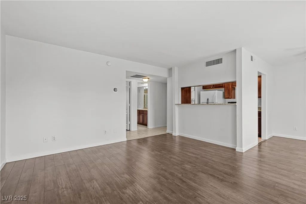 745 Oakmont, Las Vegas, NV 89109