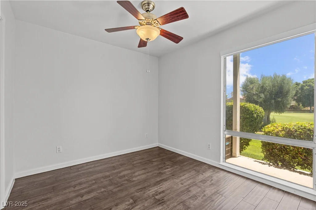 745 Oakmont, Las Vegas, NV 89109
