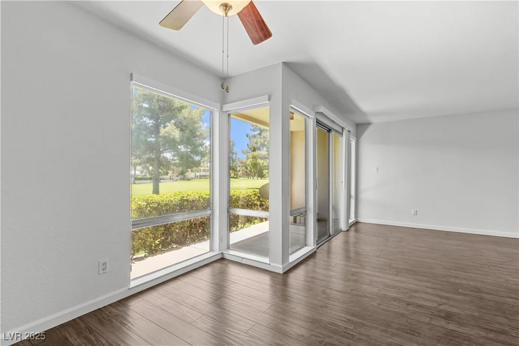 745 Oakmont, Las Vegas, NV 89109