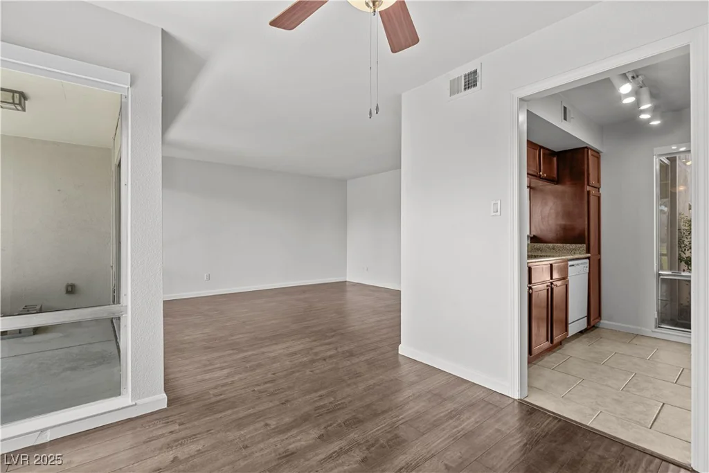 745 Oakmont, Las Vegas, NV 89109