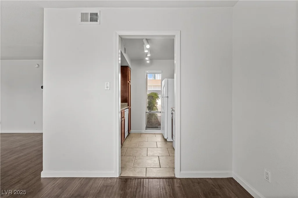 745 Oakmont, Las Vegas, NV 89109