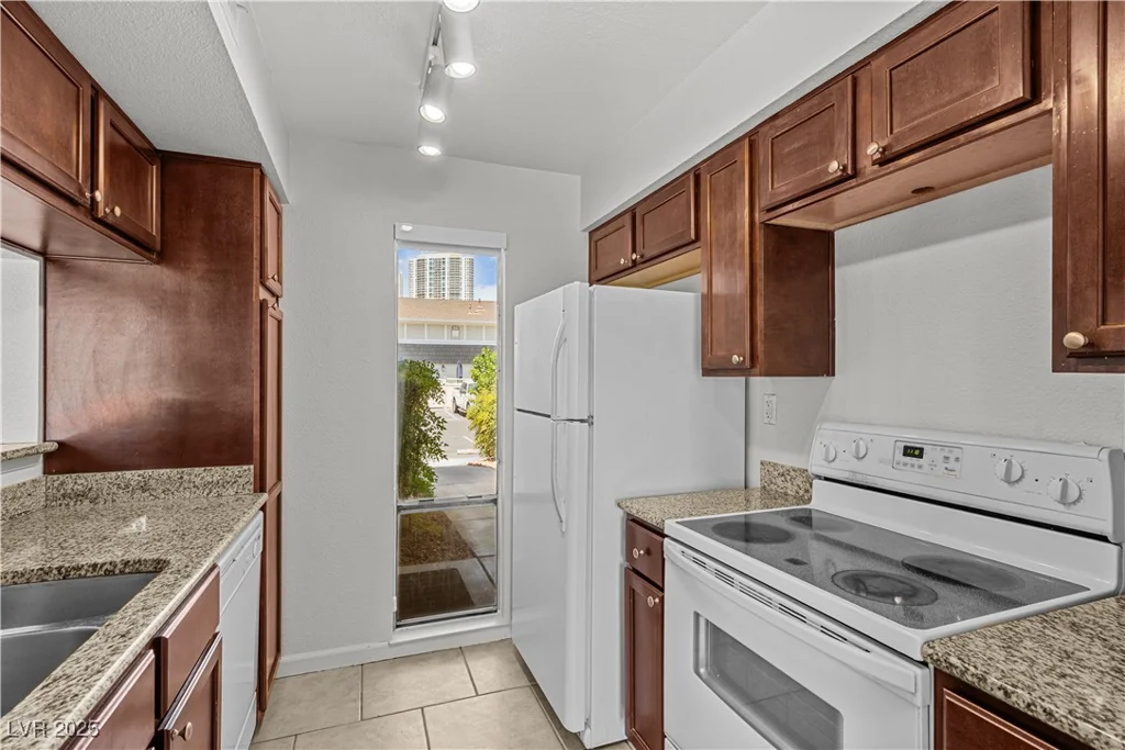 745 Oakmont, Las Vegas, NV 89109