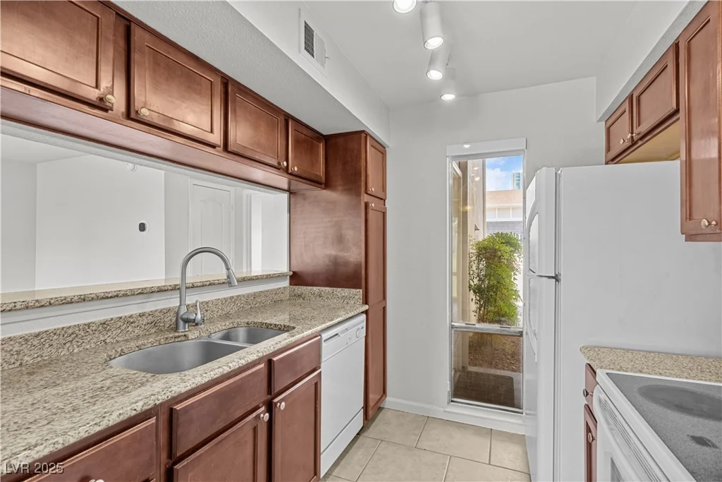 745 Oakmont, Las Vegas, NV 89109