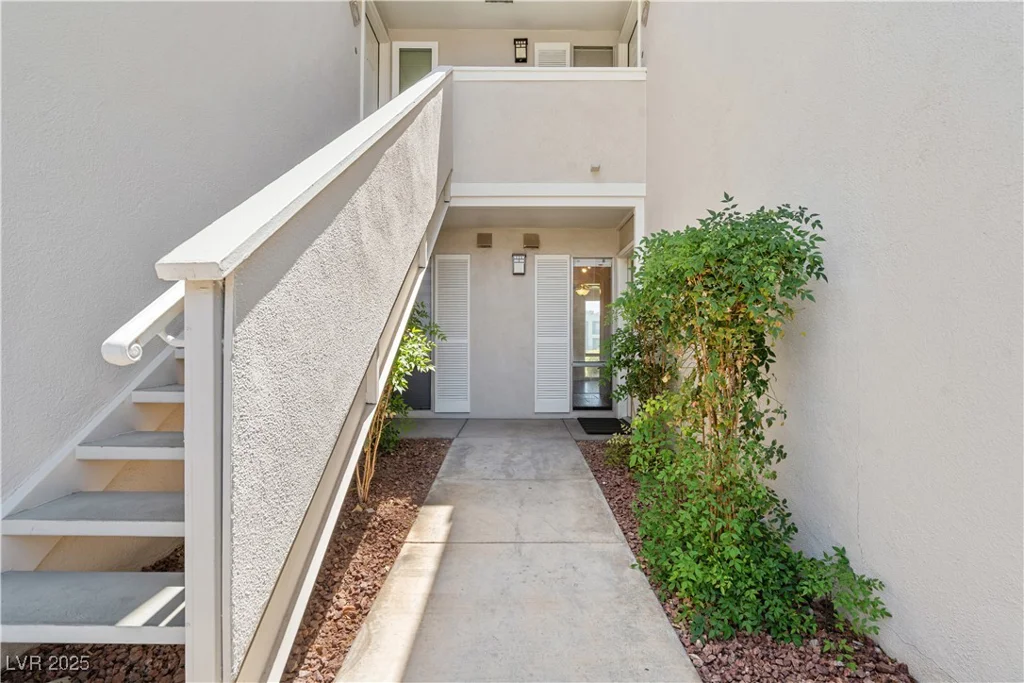 745 Oakmont, Las Vegas, NV 89109