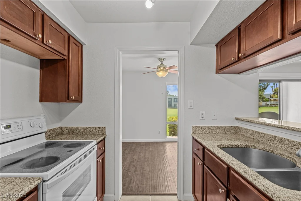 745 Oakmont, Las Vegas, NV 89109