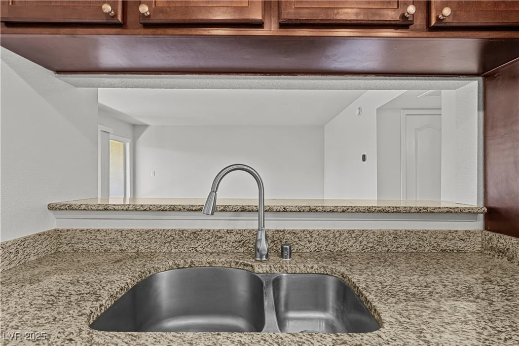 745 Oakmont, Las Vegas, NV 89109