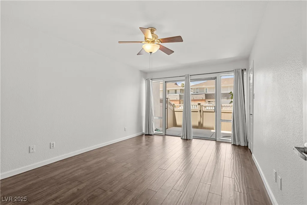 745 Oakmont, Las Vegas, NV 89109