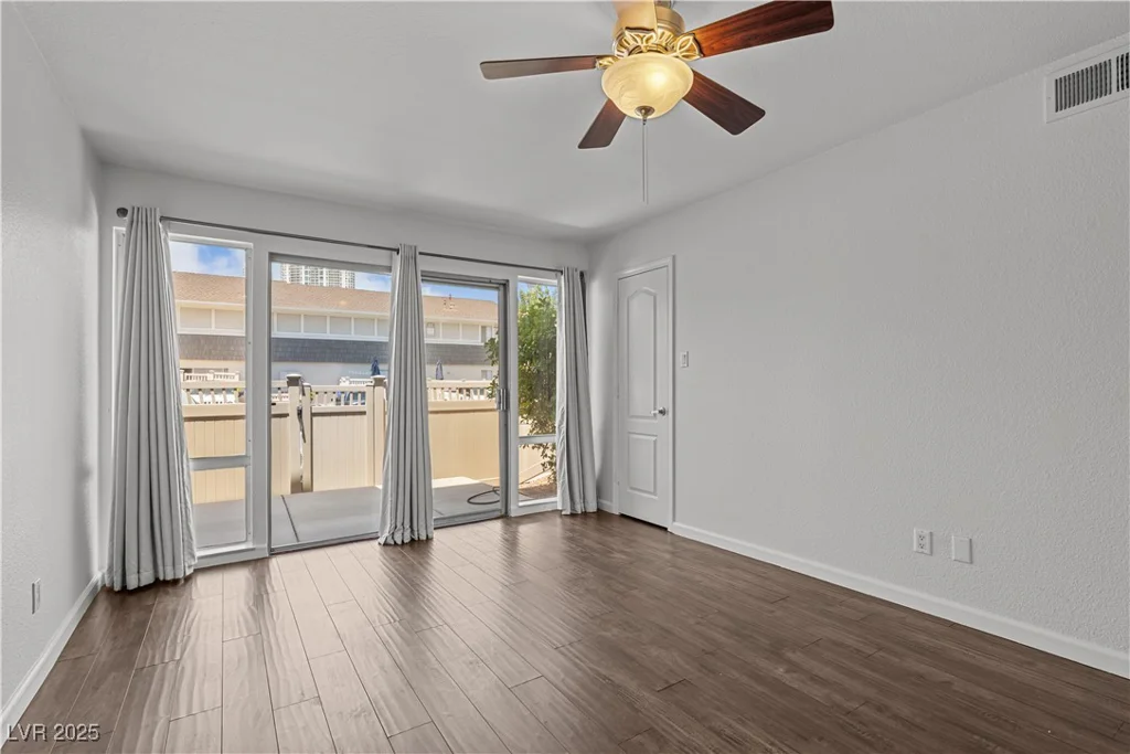 745 Oakmont, Las Vegas, NV 89109