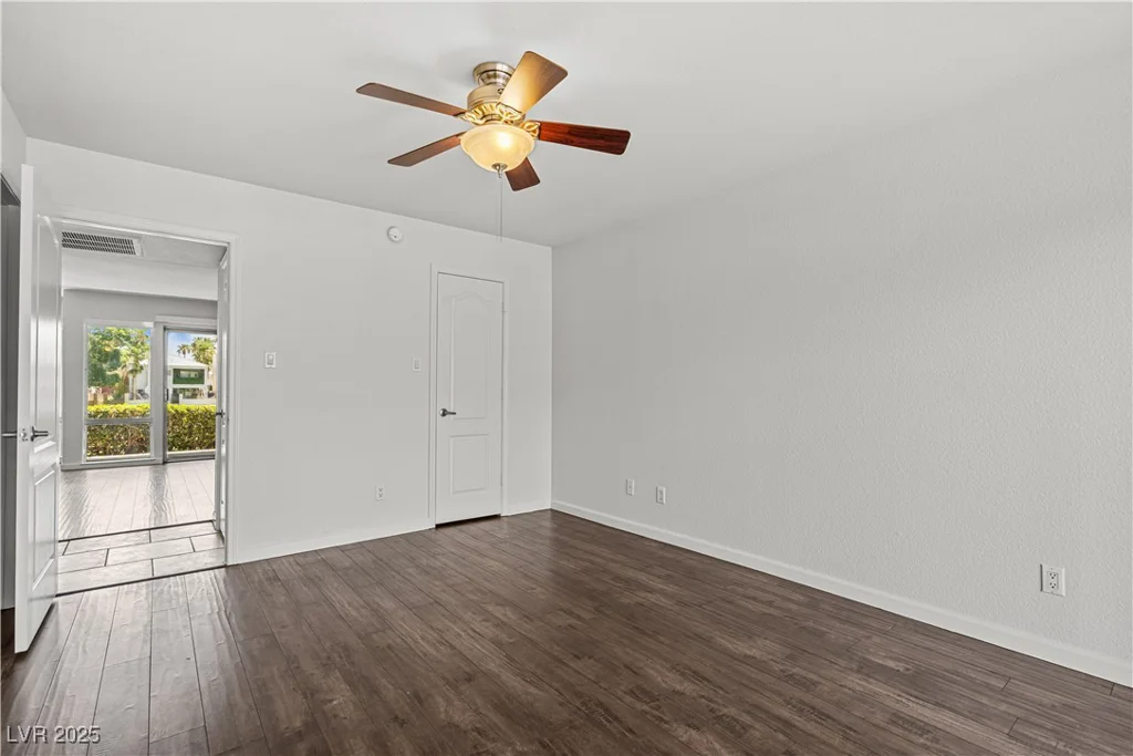 745 Oakmont, Las Vegas, NV 89109
