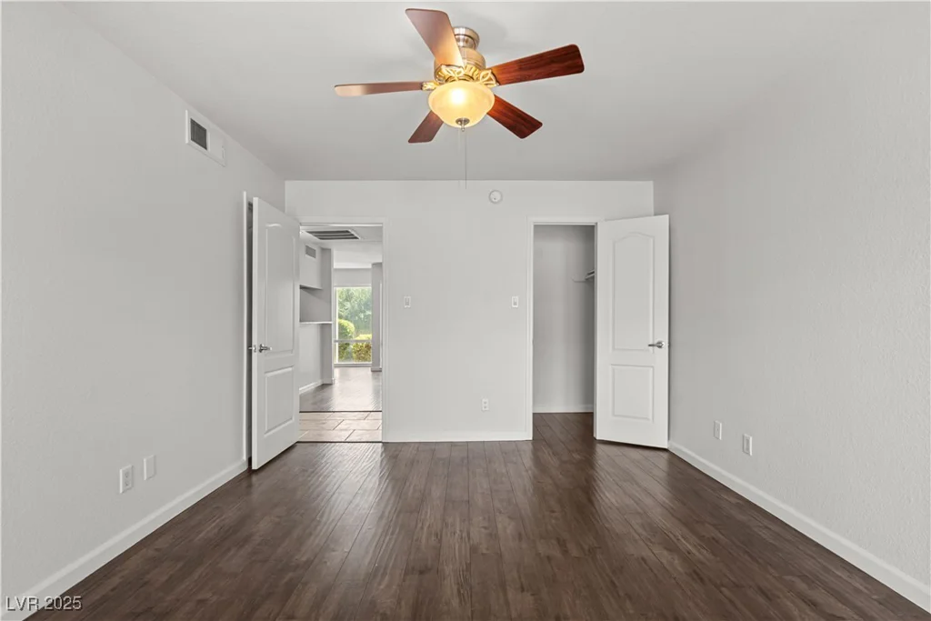 745 Oakmont, Las Vegas, NV 89109