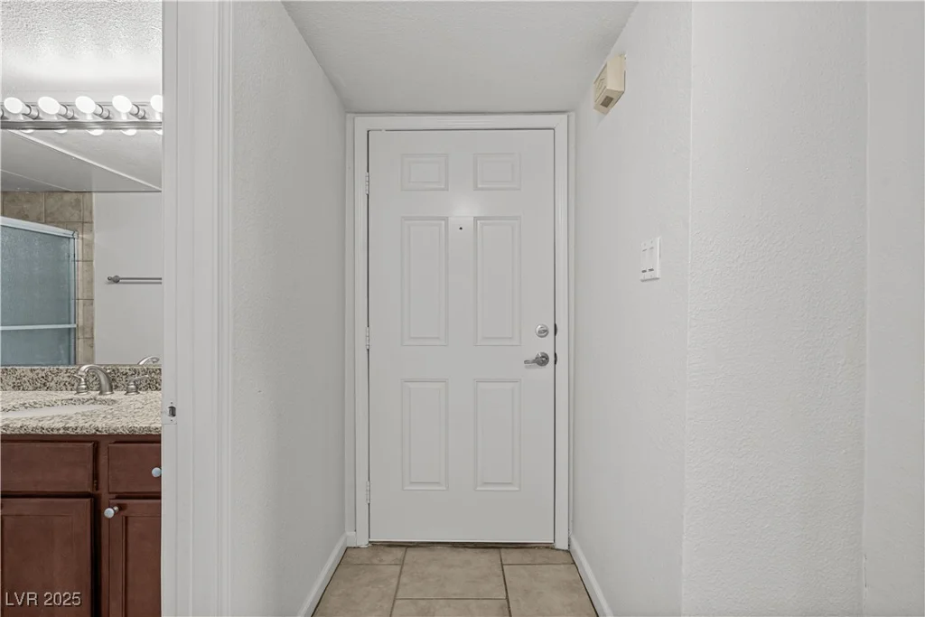 745 Oakmont, Las Vegas, NV 89109