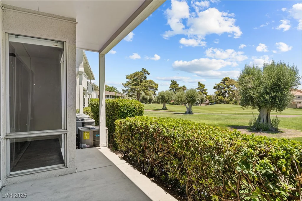 745 Oakmont, Las Vegas, NV 89109
