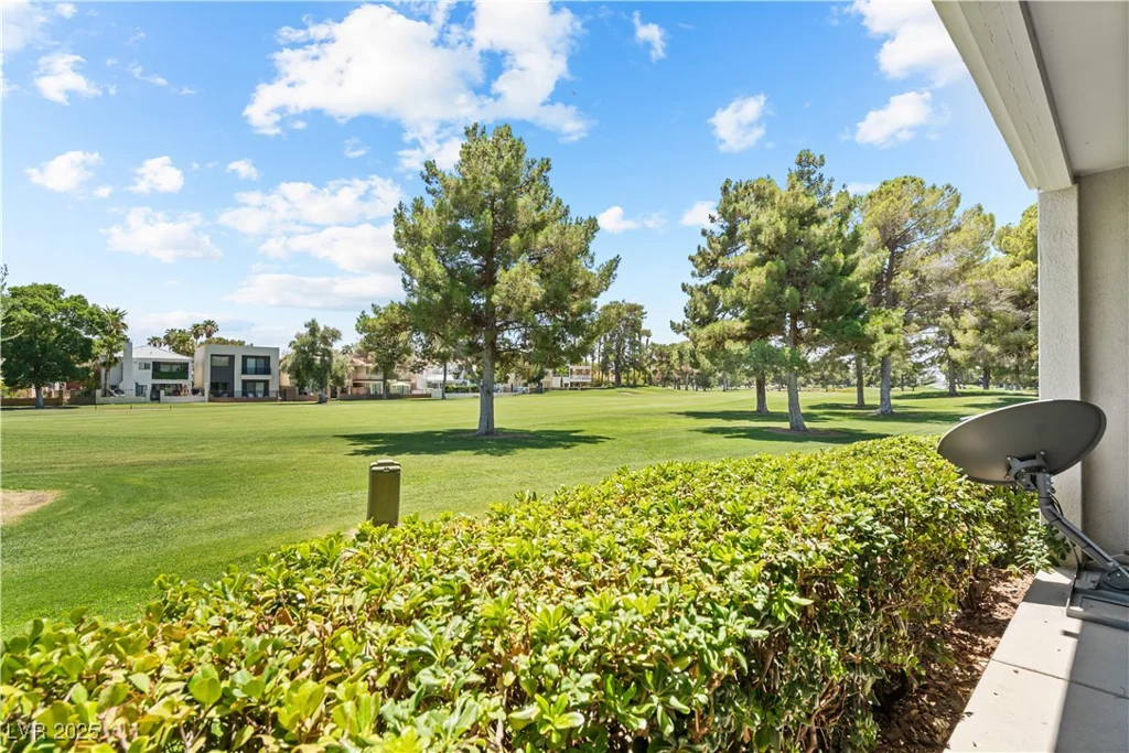 745 Oakmont, Las Vegas, NV 89109