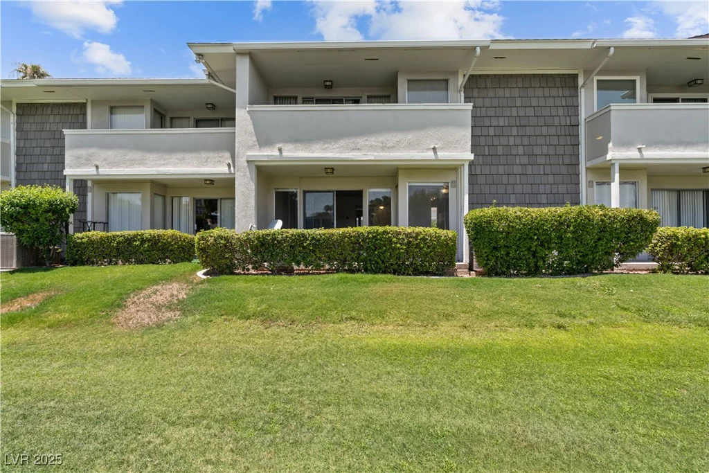 745 Oakmont, Las Vegas, NV 89109